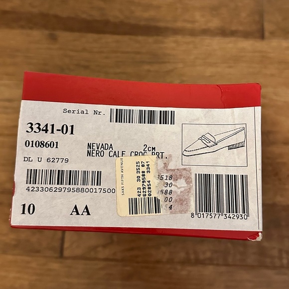 Salvatore Ferragamo | Black Crocodile Pattern Loafers - Picture 12 of 13